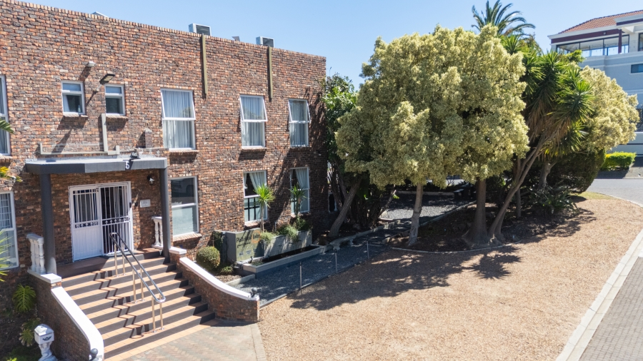 10 Bedroom Property for Sale in Plattekloof Western Cape